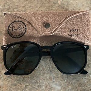 Never worn! Given as a gift, can’t return